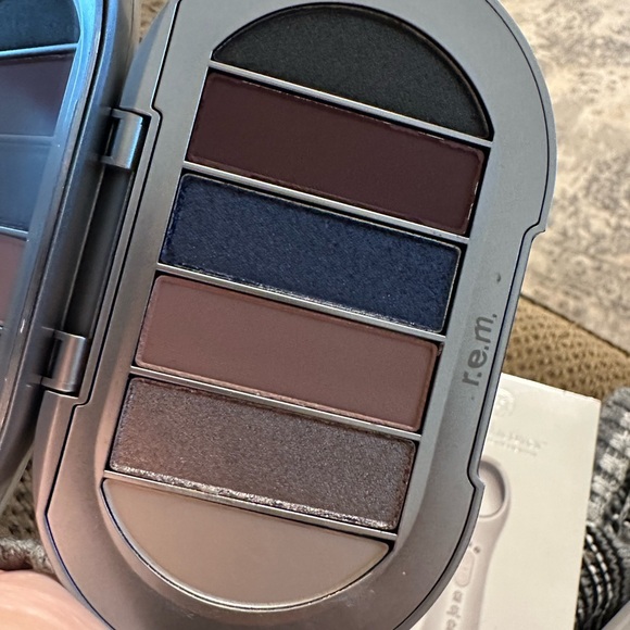 REM midnight snack magnetic pallet. - Picture 3 of 8